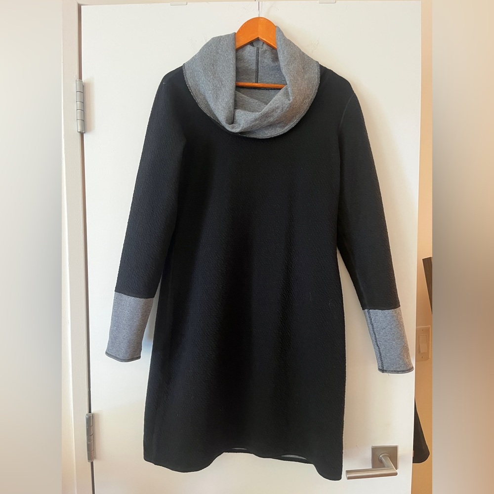 Columbia Black/Gray Cowlneck Dress - Size M